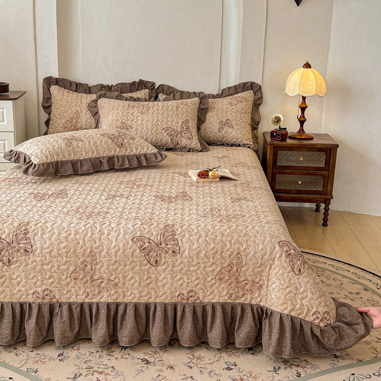 91家纺网 家纺一手货源 找家纺 笠裙家纺 2025新款a类加厚夹棉云感水洗棉床盖四件套 月神蝶