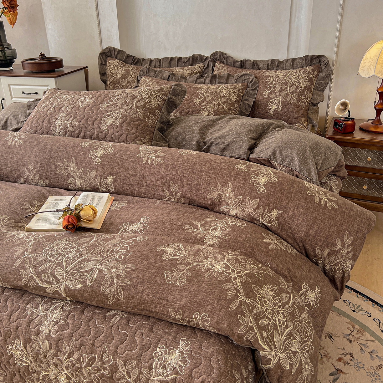 91家纺网 家纺一手货源 找家纺 笠裙家纺 2025新款a类加厚夹棉云感水洗棉床盖四件套 乌木花园