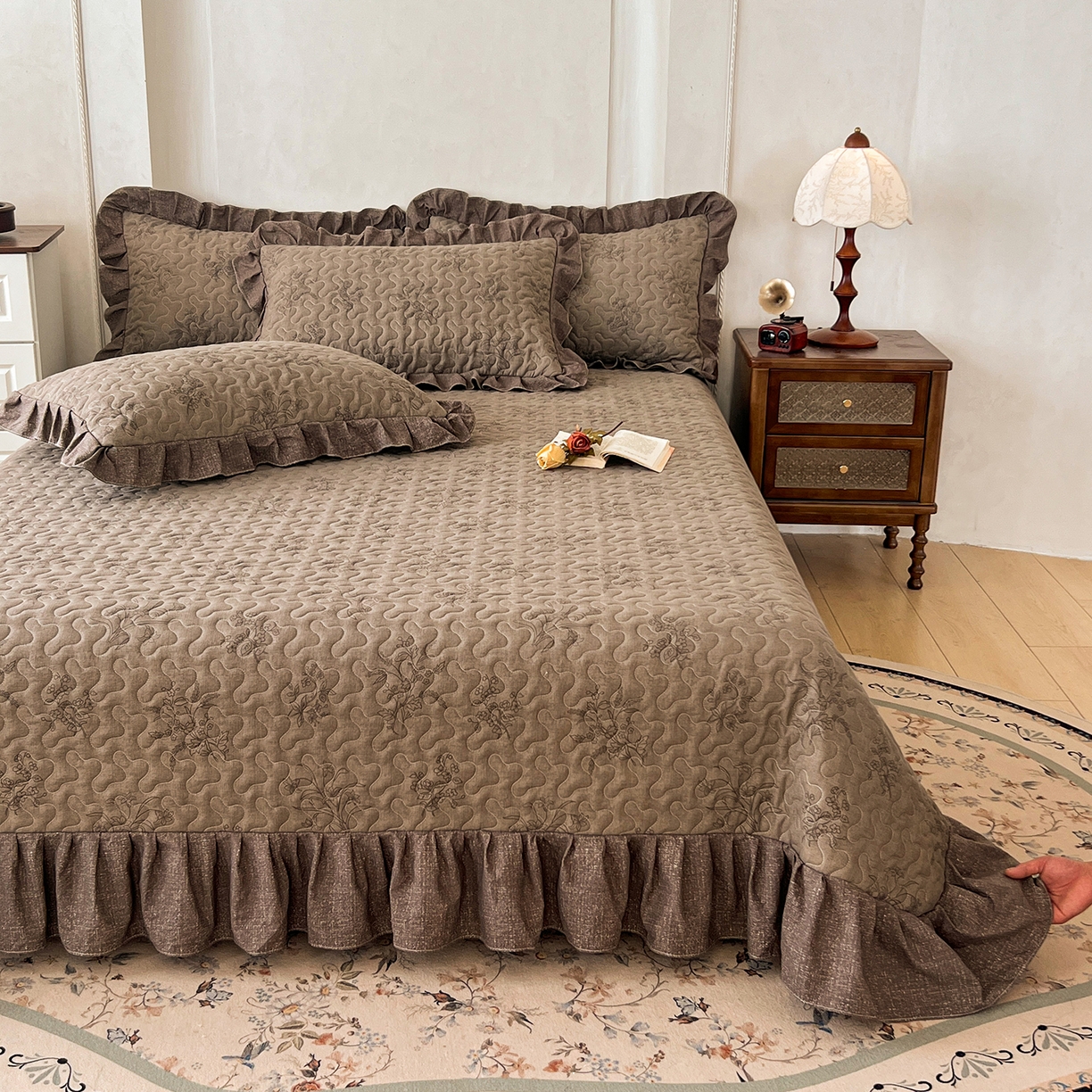 91家纺网 家纺一手货源 找家纺 笠裙家纺 2025新款a类加厚夹棉云感水洗棉床盖四件套 花田错