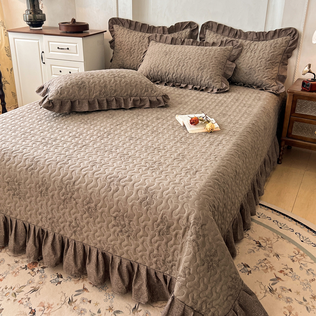 91家纺网 家纺一手货源 找家纺 笠裙家纺 2025新款a类加厚夹棉云感水洗棉床盖四件套 花田错