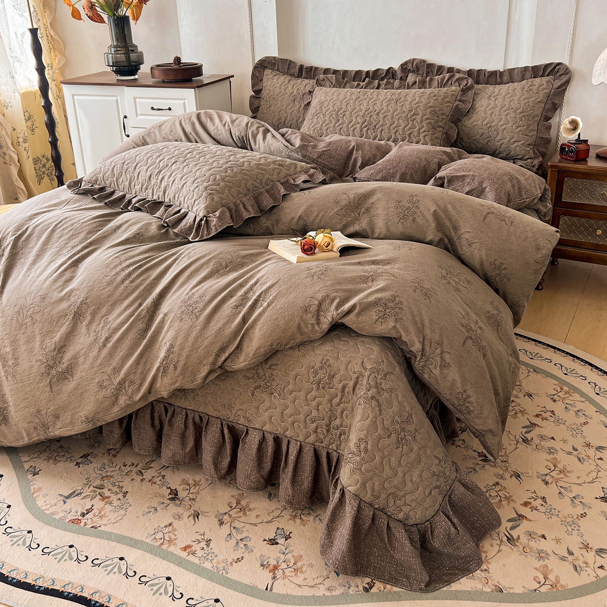 91家纺网 家纺一手货源 找家纺 笠裙家纺 2025新款a类加厚夹棉云感水洗棉床盖四件套 花田错