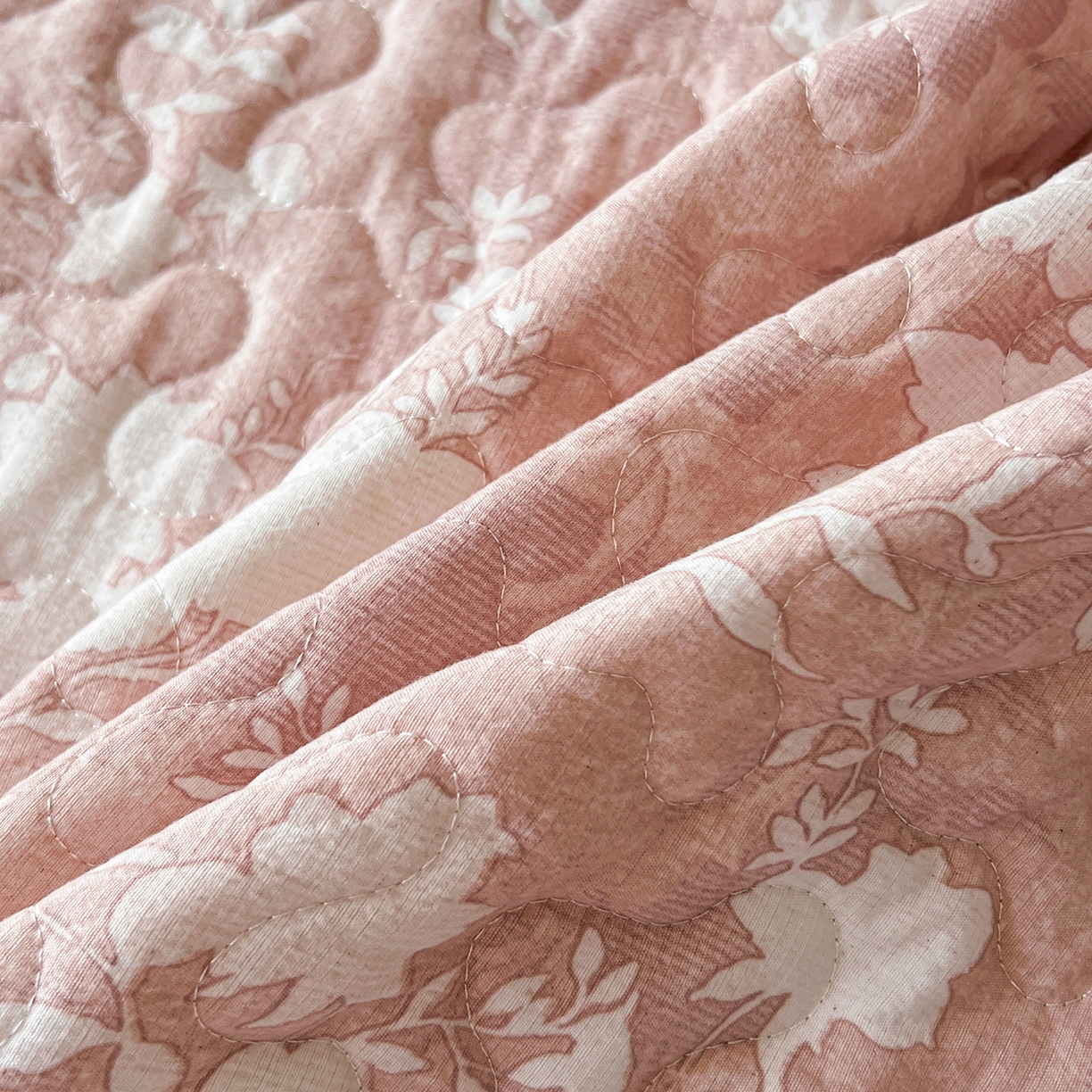 91家纺网 家纺一手货源 找家纺 笠裙家纺 2025新款a类加厚夹棉云感水洗棉床盖四件套 浮绘花影