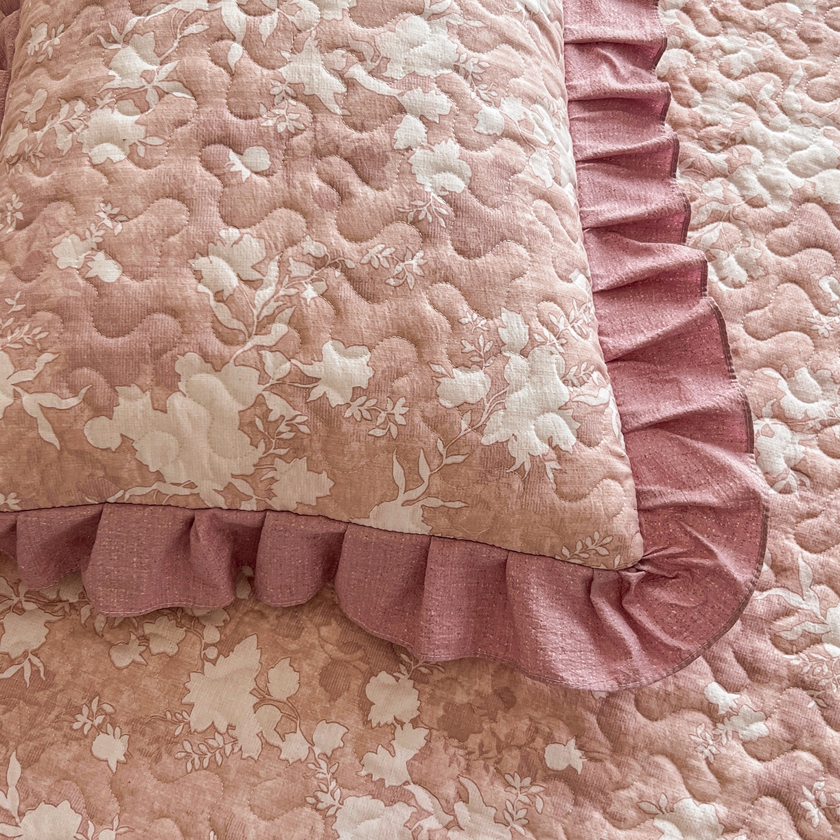 91家纺网 家纺一手货源 找家纺 笠裙家纺 2025新款a类加厚夹棉云感水洗棉床盖四件套 浮绘花影