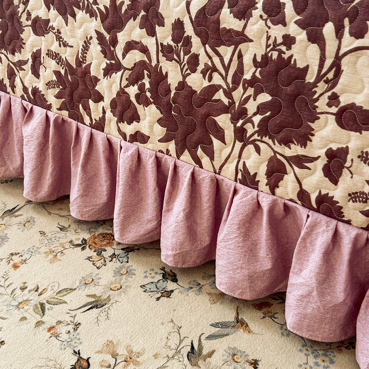 91家纺网 家纺一手货源 找家纺 笠裙家纺 2025新款a类加厚夹棉云感水洗棉床盖四件套 扶桑花-红