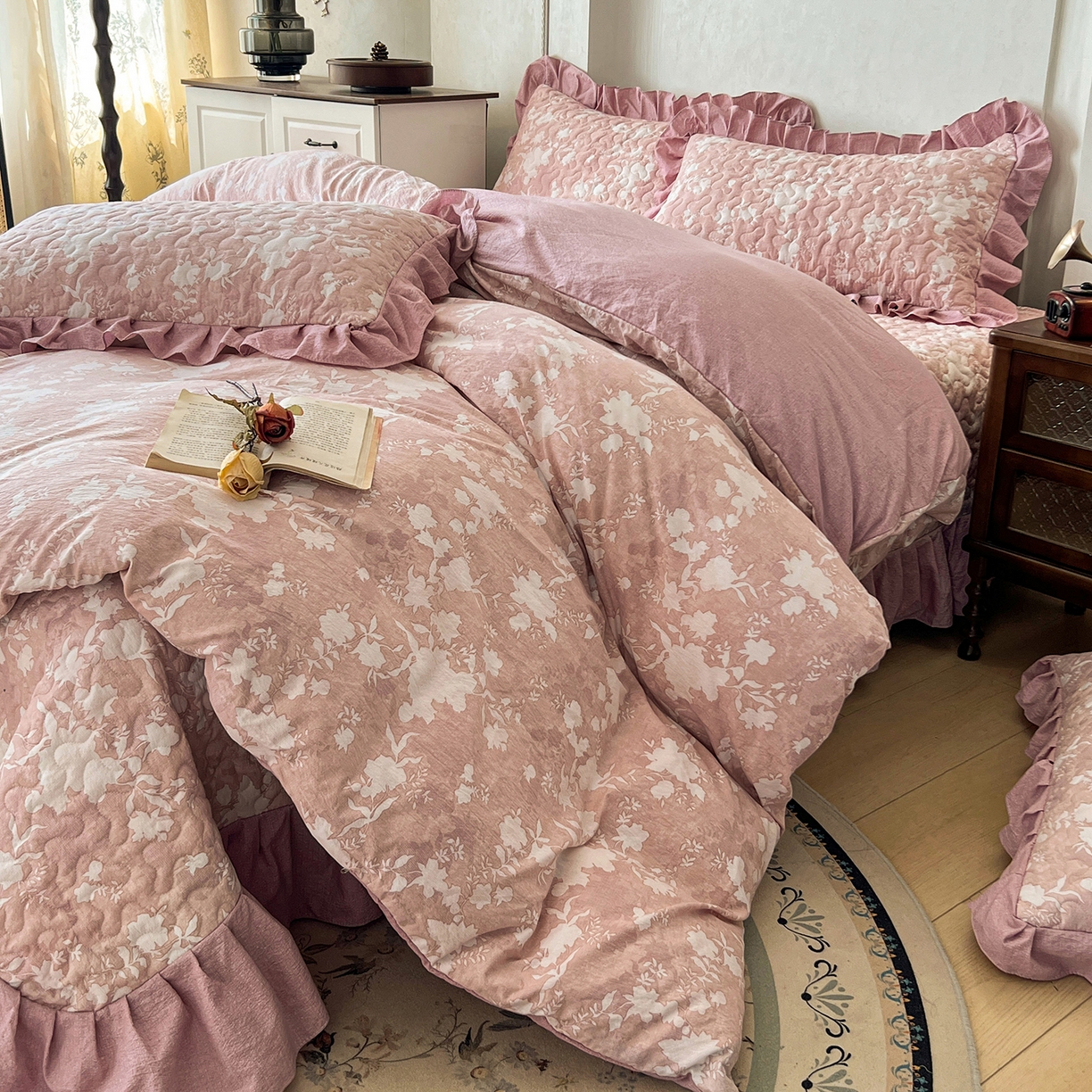 91家纺网 家纺一手货源 找家纺 笠裙家纺 2025新款a类加厚夹棉云感水洗棉床盖四件套 浮绘花影