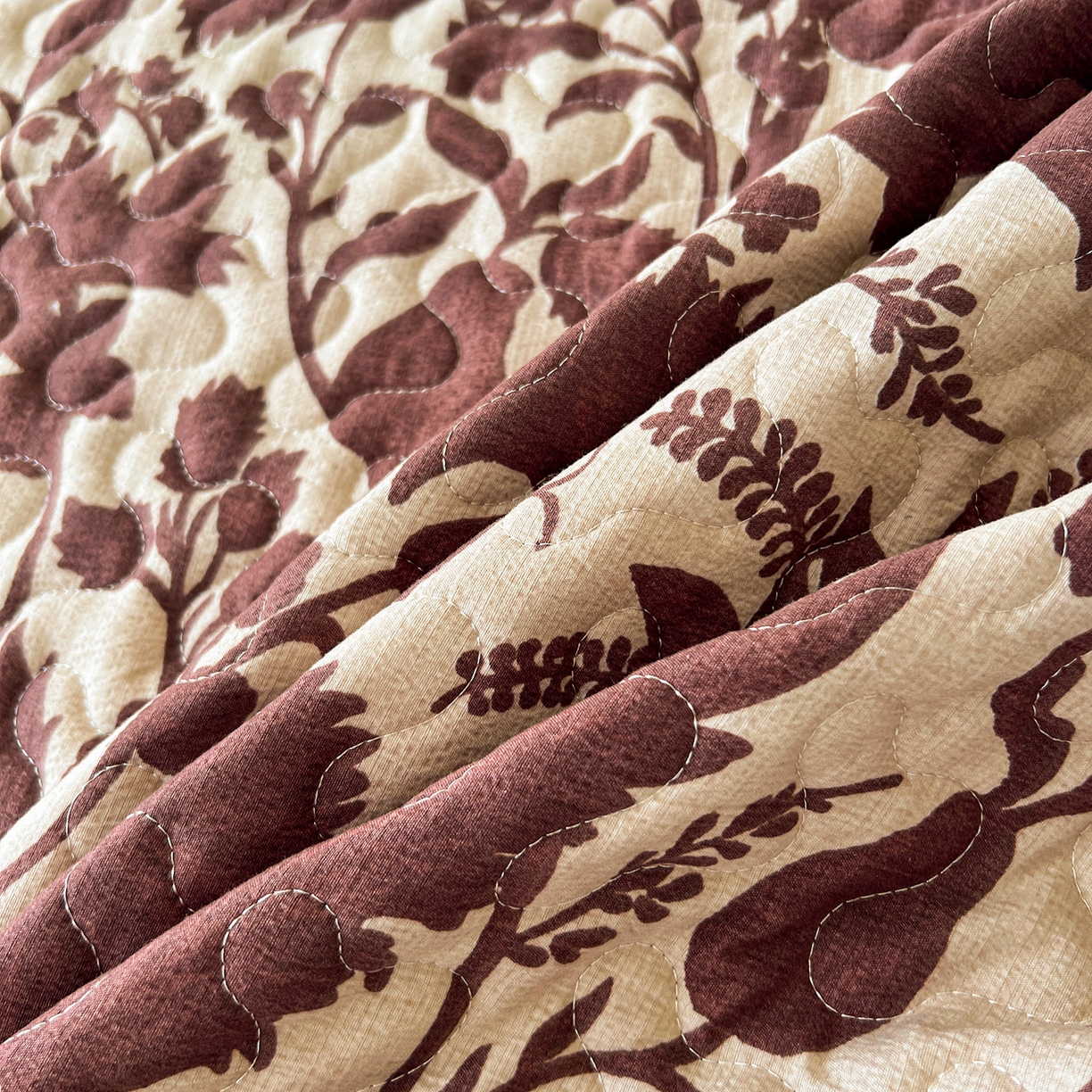 91家纺网 家纺一手货源 找家纺 笠裙家纺 2025新款a类加厚夹棉云感水洗棉床盖四件套 扶桑花-红