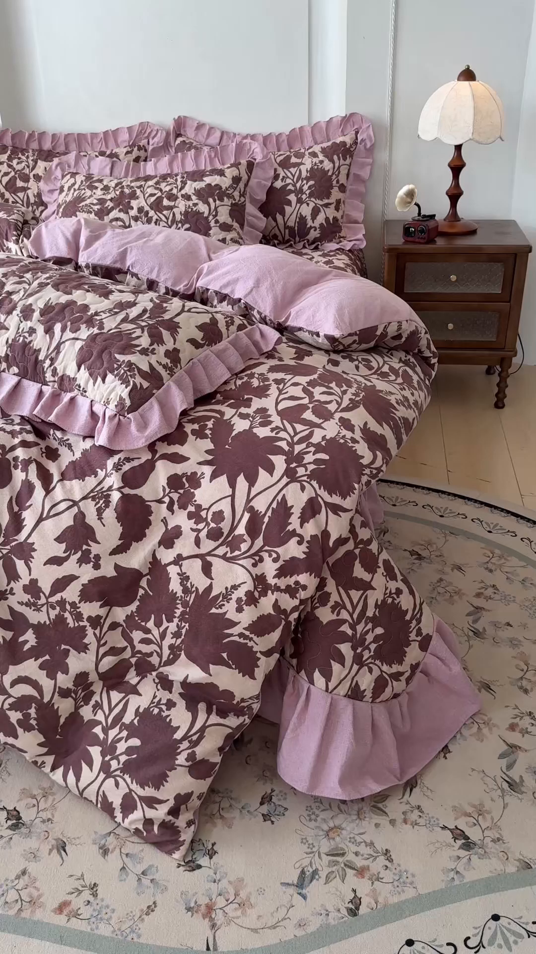 91家纺网 家纺一手货源 找家纺 笠裙家纺 2025新款a类加厚夹棉云感水洗棉床盖四件套 扶桑花-红