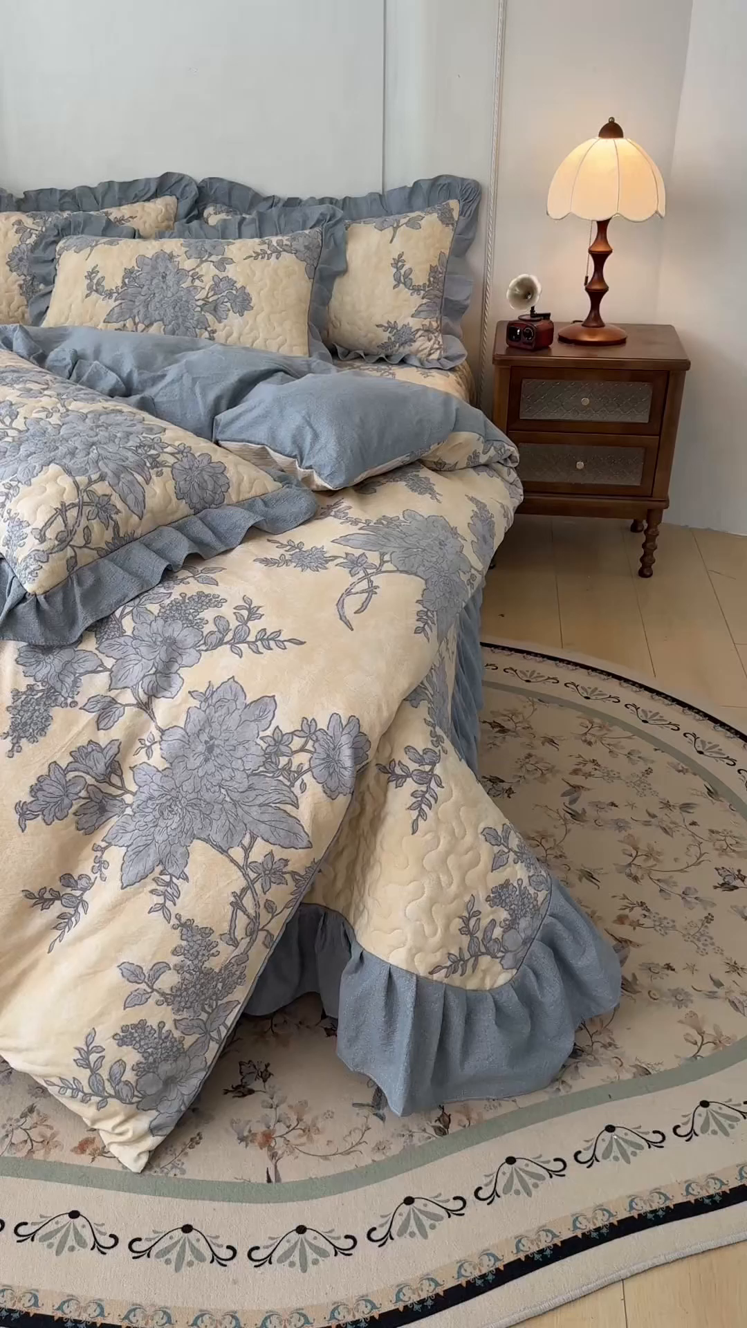 91家纺网 家纺一手货源 找家纺 笠裙家纺 2025新款a类加厚夹棉云感水洗棉床盖四件套 兰亭序-米白