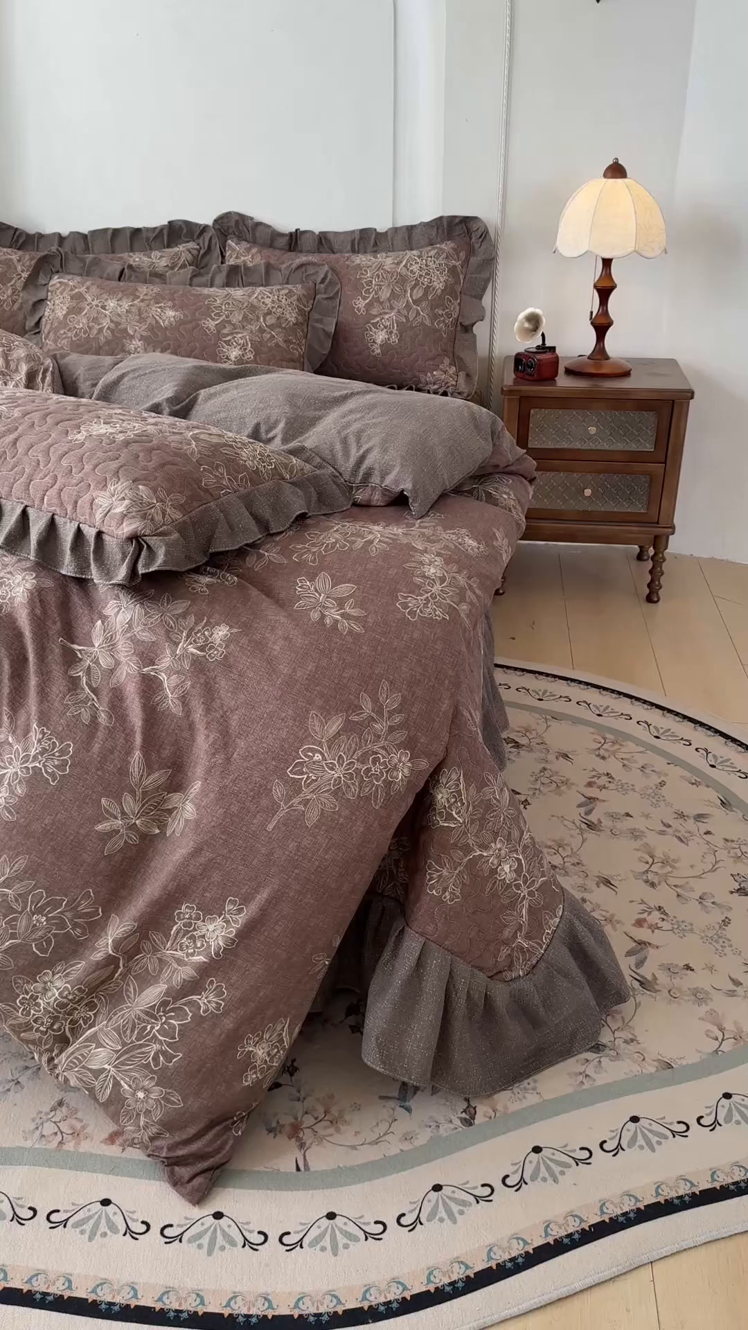 91家纺网 家纺一手货源 找家纺 笠裙家纺 2025新款a类加厚夹棉云感水洗棉床盖四件套 乌木花园