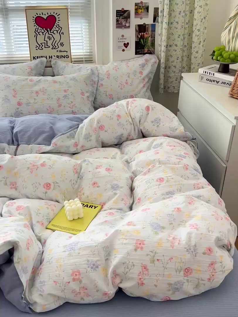 91家纺网 家纺一手货源 找家纺 一比一 2025新款古法水洗棉小布袋高克重云柔棉四件套 花海蓝