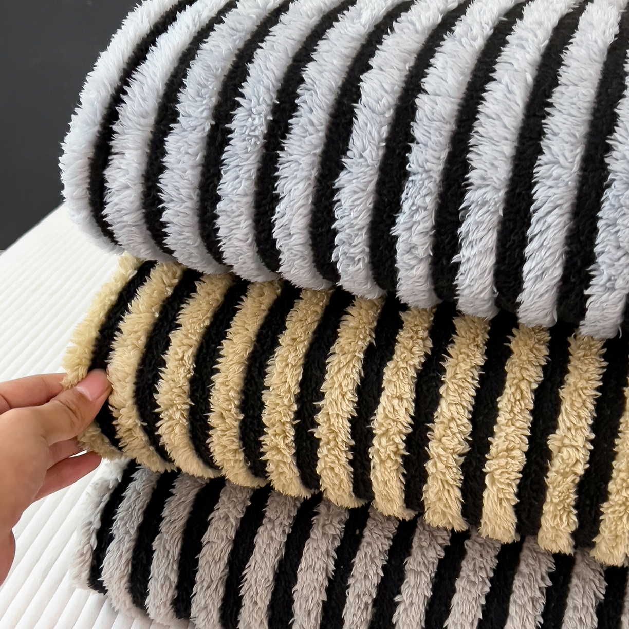 91家纺网 家纺一手货源 找家纺 （总）世纪绒品 2025新款A类牛奶绒提花极光系列毛毯盖毯毯子