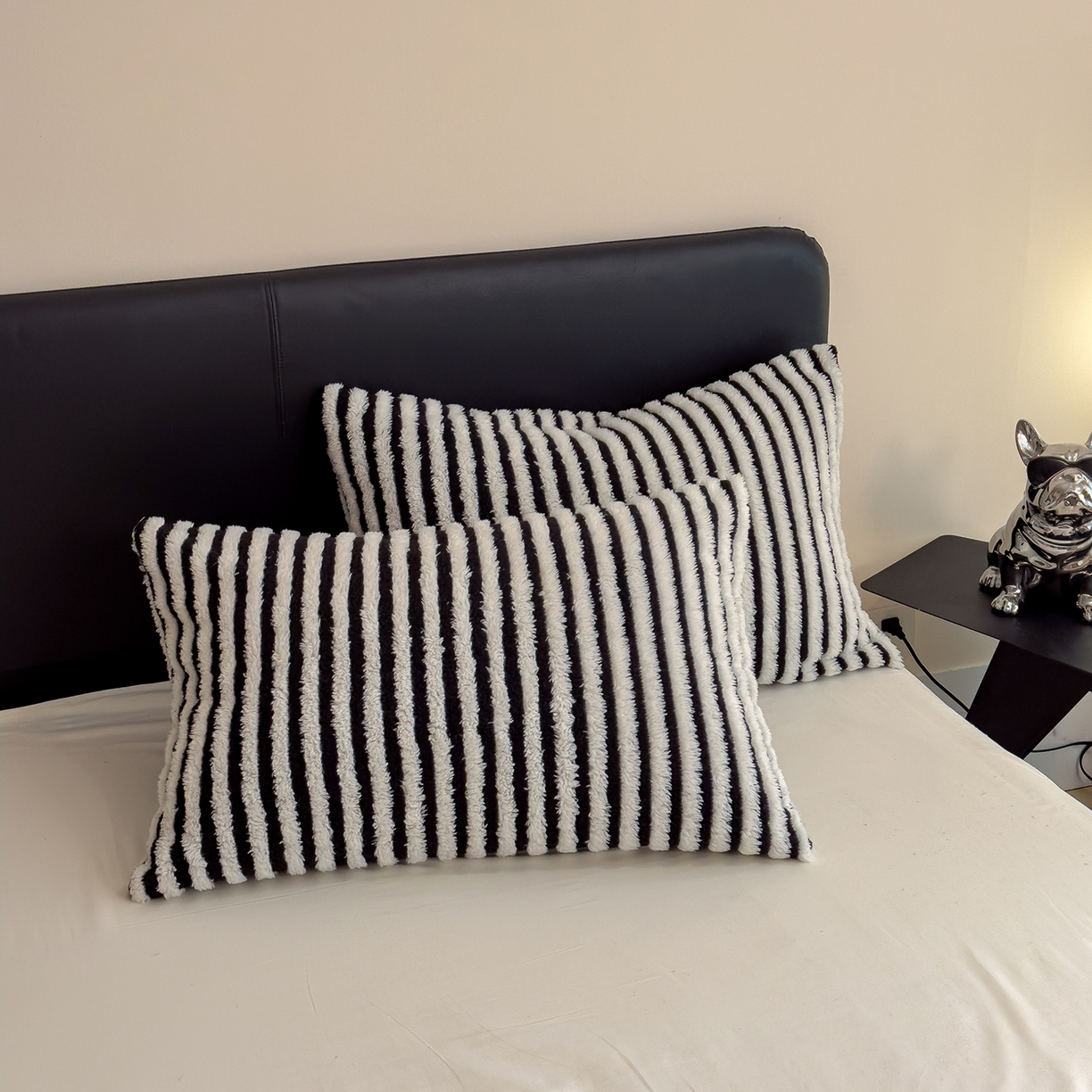 91家纺网 家纺一手货源 找家纺 世纪绒品 2025新款A类牛奶绒提花极光系列毛毯盖毯毯子 极光-黑白条