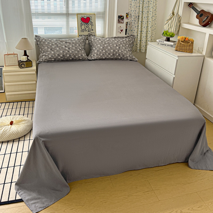 91家纺网 家纺一手货源 找家纺 一比一 2025新款古法水洗棉小布袋高克重云柔棉四件套 灰爱心