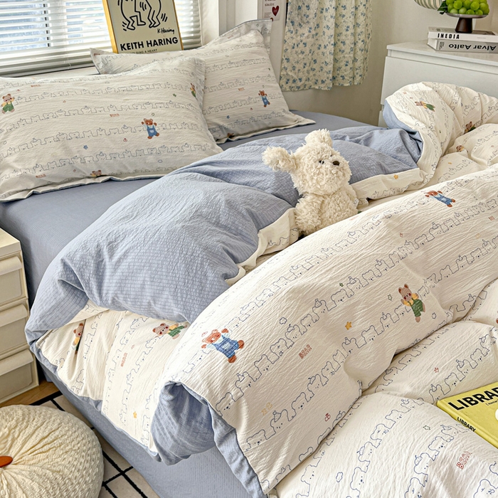 91家纺网 家纺一手货源 找家纺 一比一 2025新款古法水洗棉小布袋高克重云柔棉四件套 假日小熊