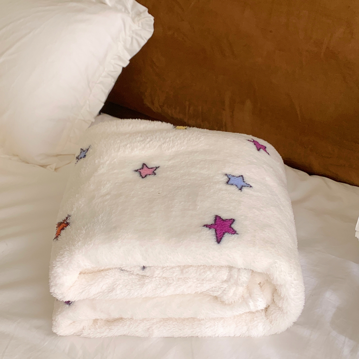 91家纺网 家纺一手货源 找家纺 桃喜 2025新款亲肤舒适摇粒绒毛毯 彩色星星