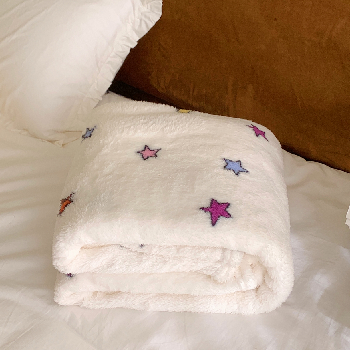 91家纺网 家纺一手货源 找家纺 桃喜 2025新款亲肤舒适摇粒绒毛毯 彩色星星