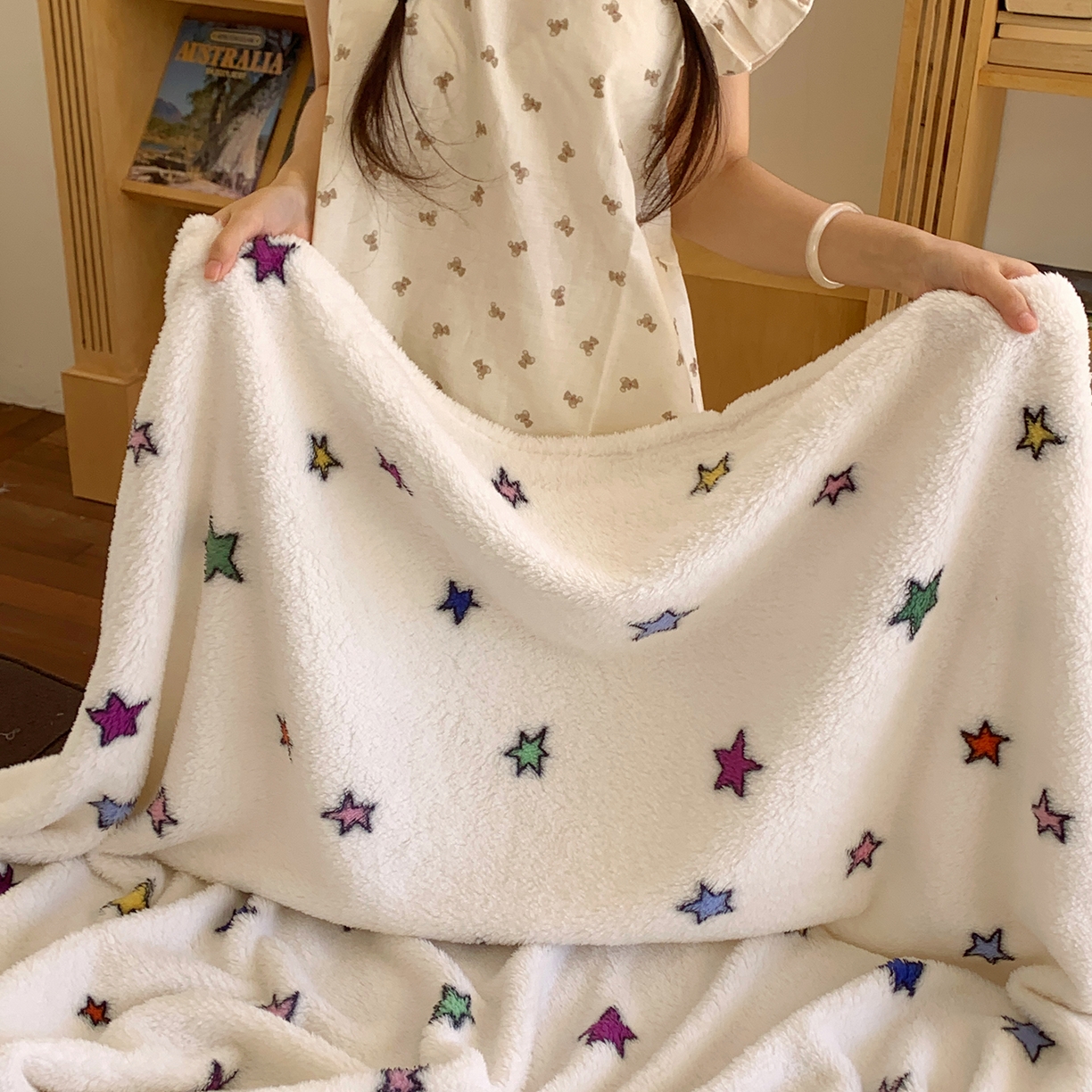 91家纺网 家纺一手货源 找家纺 桃喜 2025新款亲肤舒适摇粒绒毛毯 彩色星星