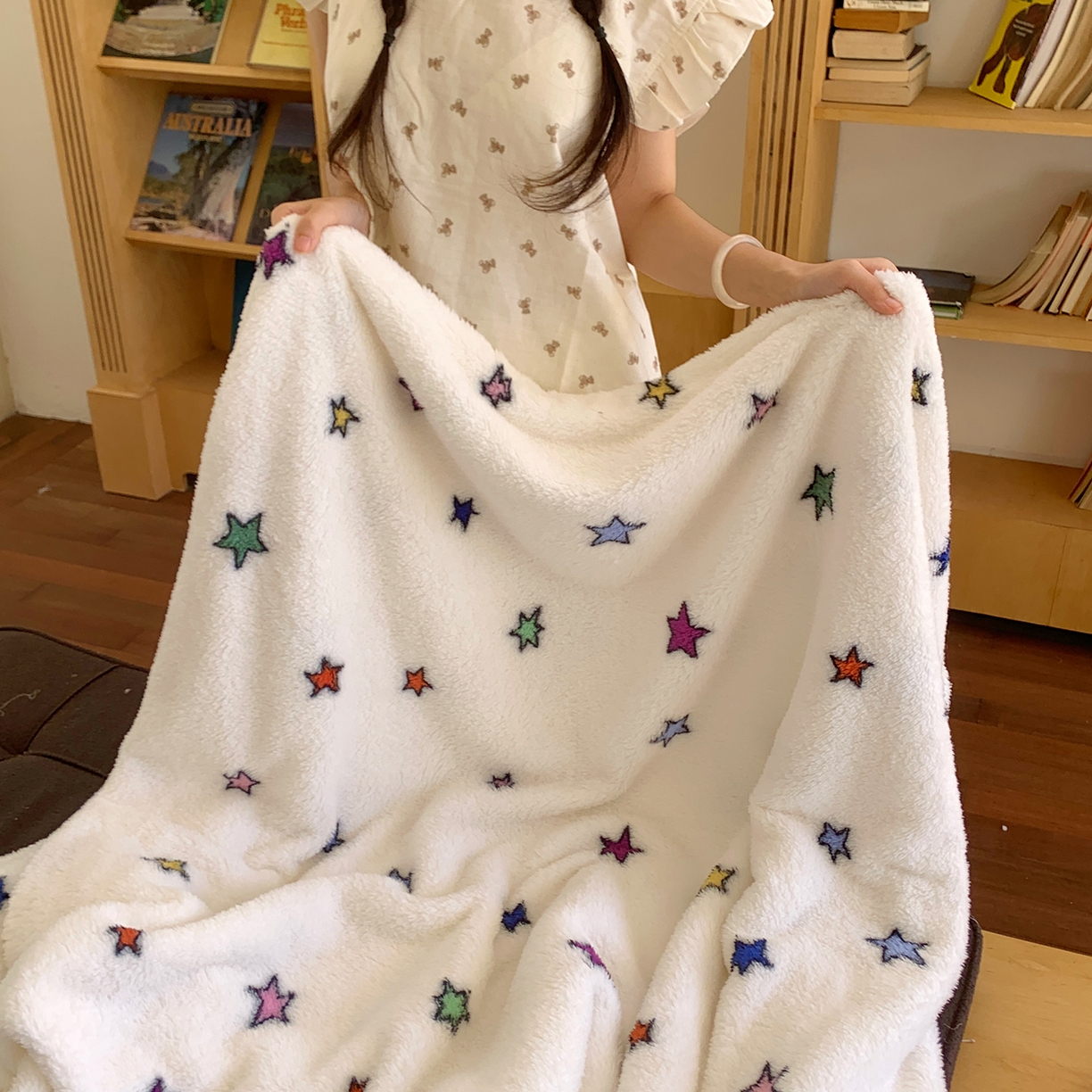 91家纺网 家纺一手货源 找家纺 桃喜 2025新款亲肤舒适摇粒绒毛毯 彩色星星