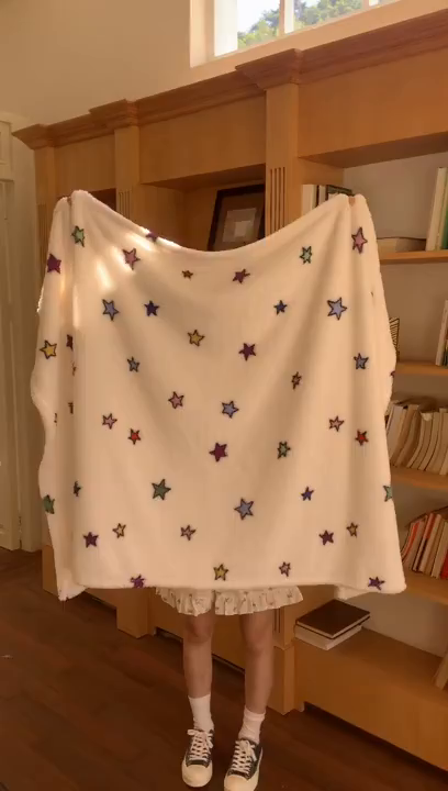 91家纺网 家纺一手货源 找家纺 桃喜 2025新款亲肤舒适摇粒绒毛毯 彩色星星