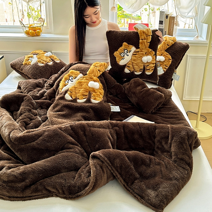 91家纺网 家纺一手货源 找家纺 （总）古本家居 2025新款蛋蛋猫抱枕被