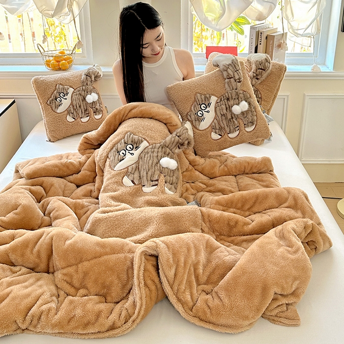 91家纺网 家纺一手货源 找家纺 （总）古本家居 2025新款蛋蛋猫抱枕被