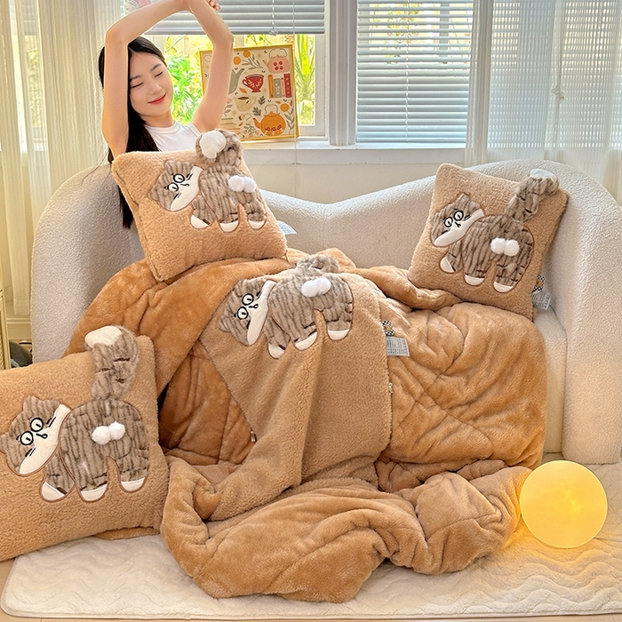 91家纺网 家纺一手货源 找家纺 （总）古本家居 2025新款蛋蛋猫抱枕被