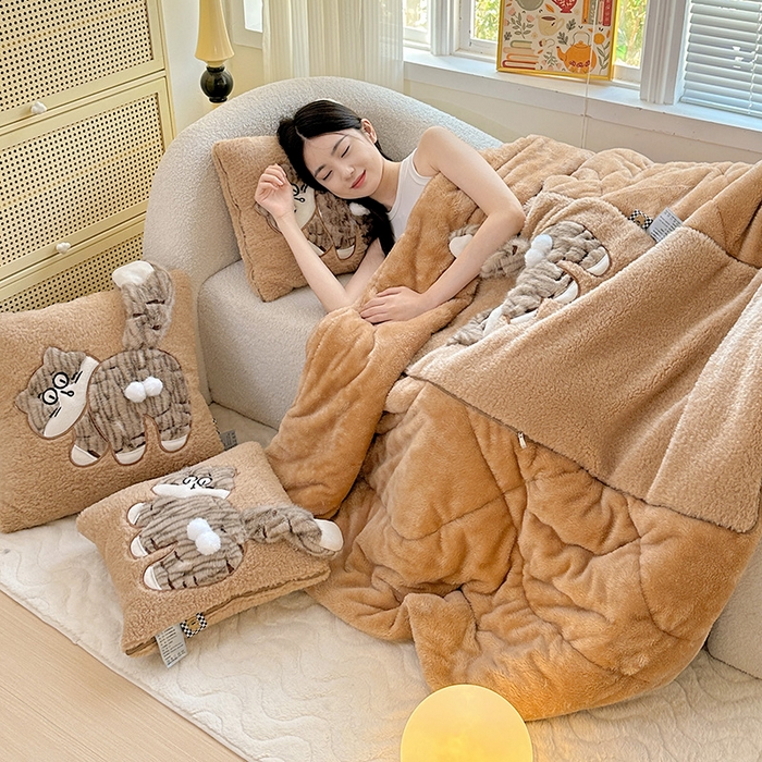 91家纺网 家纺一手货源 找家纺 （总）古本家居 2025新款蛋蛋猫抱枕被