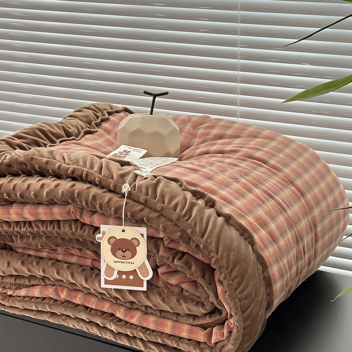 91家纺网 家纺一手货源 找家纺 佰织鑫家居 2025新款全棉纯棉色织水洗棉豆豆春秋被被子被芯 云曲粉咖