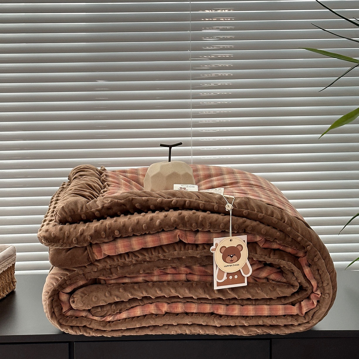 91家纺网 家纺一手货源 找家纺 佰织鑫家居 2025新款全棉纯棉色织水洗棉豆豆春秋被被子被芯 云曲粉咖