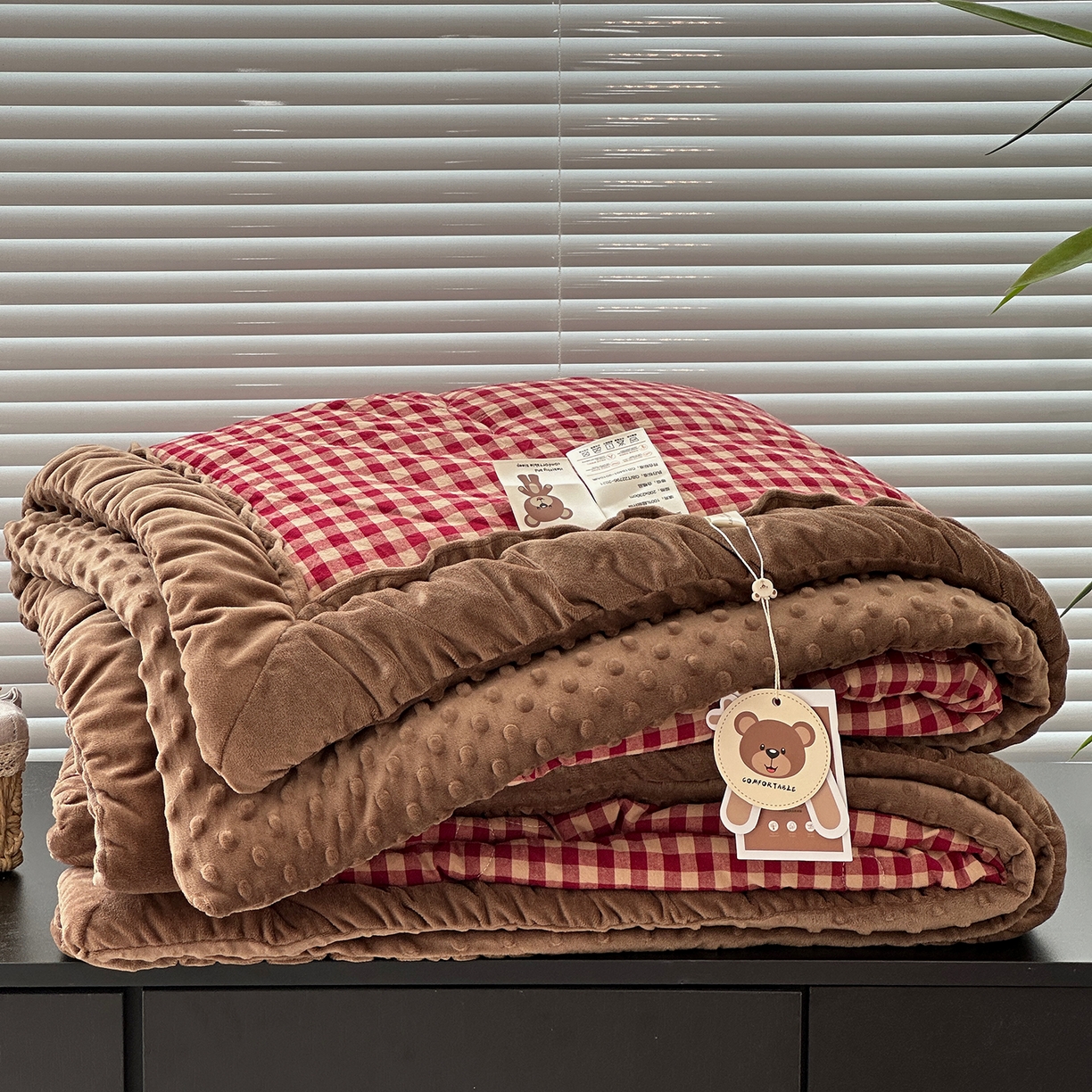 91家纺网 家纺一手货源 找家纺 佰织鑫家居 2025新款全棉纯棉色织水洗棉豆豆春秋被被子被芯 小格红