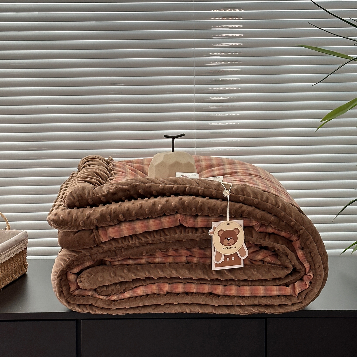 91家纺网 家纺一手货源 找家纺 佰织鑫家居 2025新款全棉纯棉色织水洗棉豆豆春秋被被子被芯 云曲粉咖