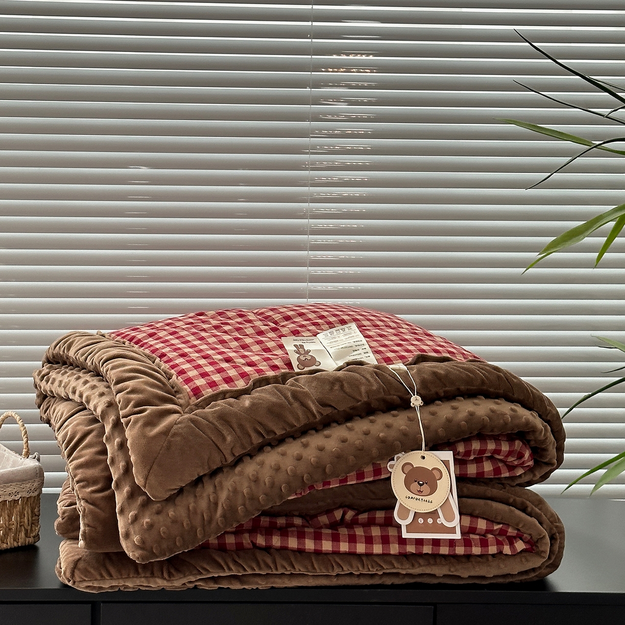 91家纺网 家纺一手货源 找家纺 佰织鑫家居 2025新款全棉纯棉色织水洗棉豆豆春秋被被子被芯 小格红