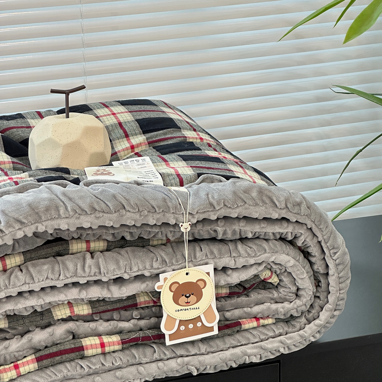 91家纺网 家纺一手货源 找家纺 佰织鑫家居 2025新款全棉纯棉色织水洗棉豆豆春秋被被子被芯 木槿-黑