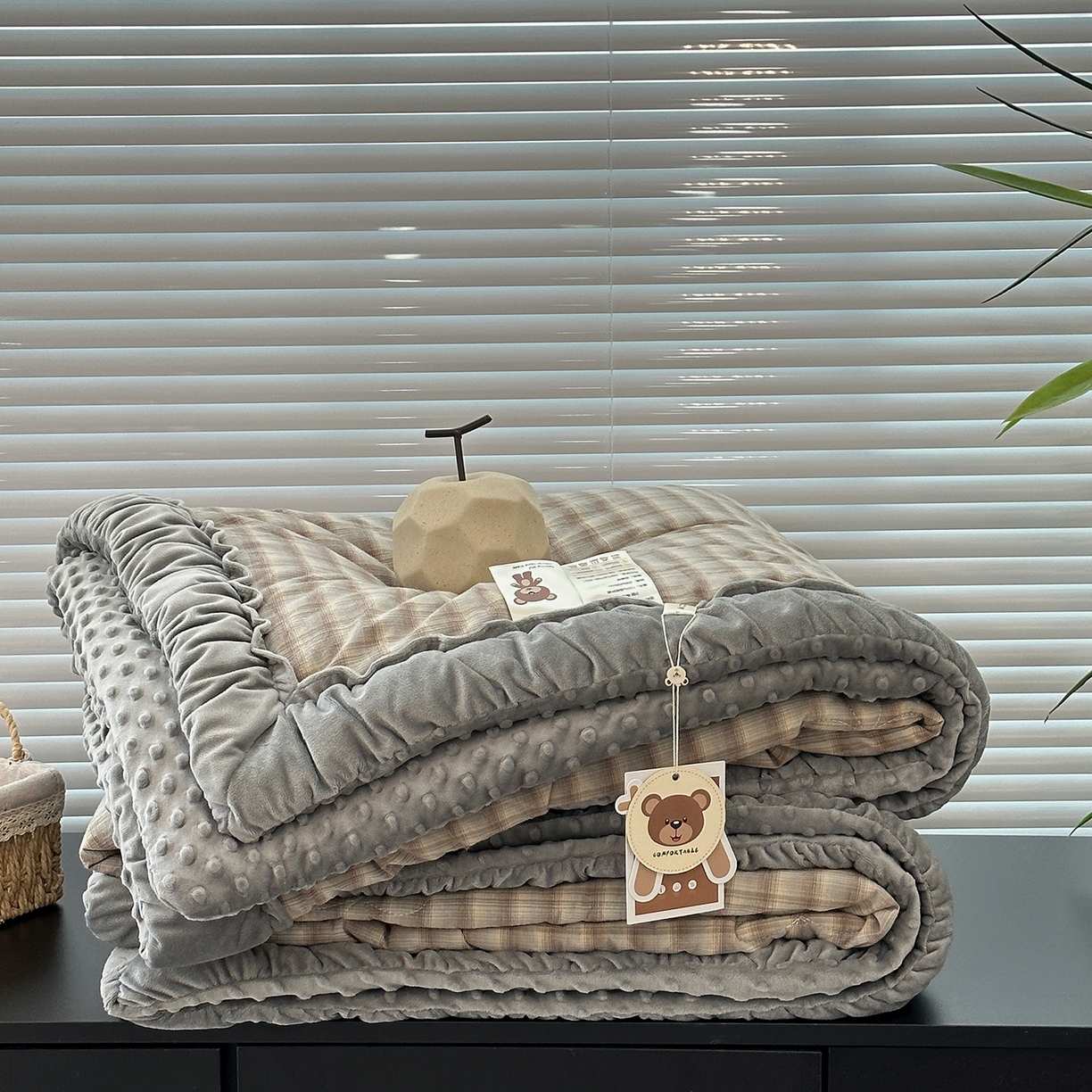 91家纺网 家纺一手货源 找家纺 佰织鑫家居 2025新款全棉纯棉色织水洗棉豆豆春秋被被子被芯 云曲灰