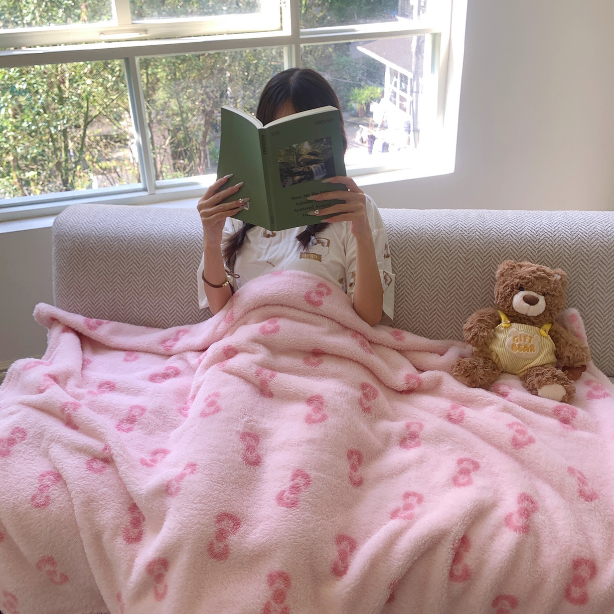 91家纺网 家纺一手货源 找家纺 桃喜 2025新款亲肤舒适摇粒绒毛毯 粉色蝴蝶结