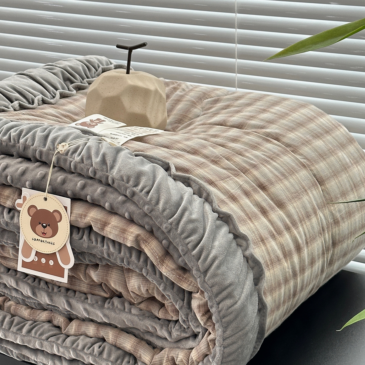 91家纺网 家纺一手货源 找家纺 佰织鑫家居 2025新款全棉纯棉色织水洗棉豆豆春秋被被子被芯 云曲灰