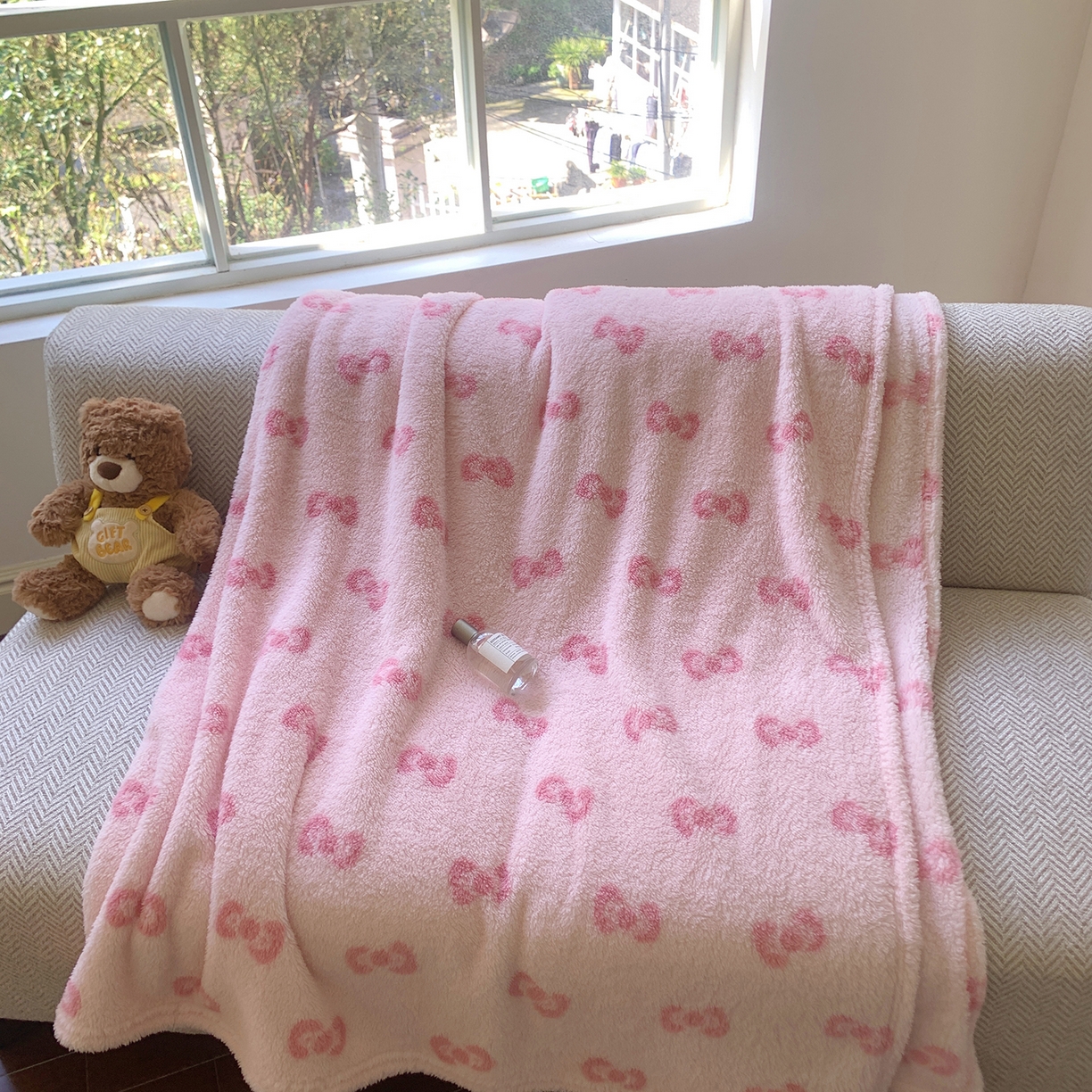 91家纺网 家纺一手货源 找家纺 桃喜 2025新款亲肤舒适摇粒绒毛毯 粉色蝴蝶结