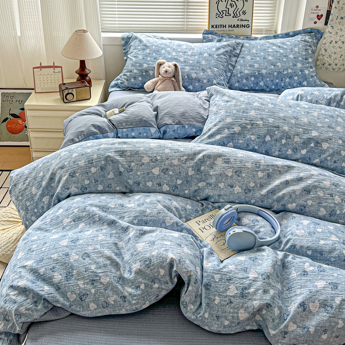 91家纺网 家纺一手货源 找家纺 一比一 2025新款古法水洗棉小布袋高克重云柔棉四件套  蓝爱心