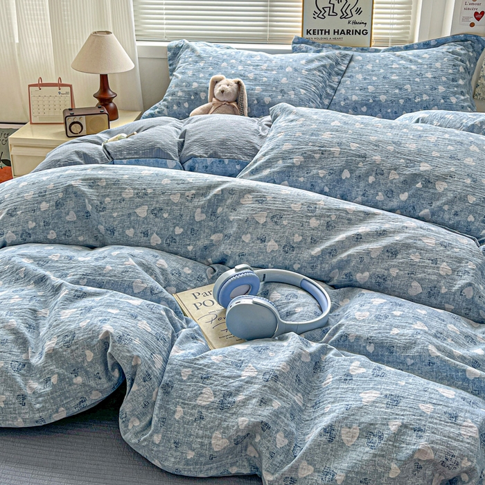 91家纺网 家纺一手货源 找家纺 一比一 2025新款古法水洗棉小布袋高克重云柔棉四件套  蓝爱心