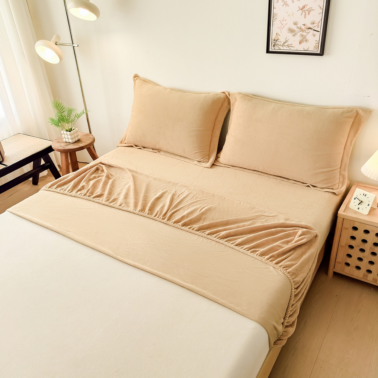 91家纺网 家纺一手货源 找家纺 好阁家纺 支持定制2025新款200G牛奶绒纯色床笠 茶棕