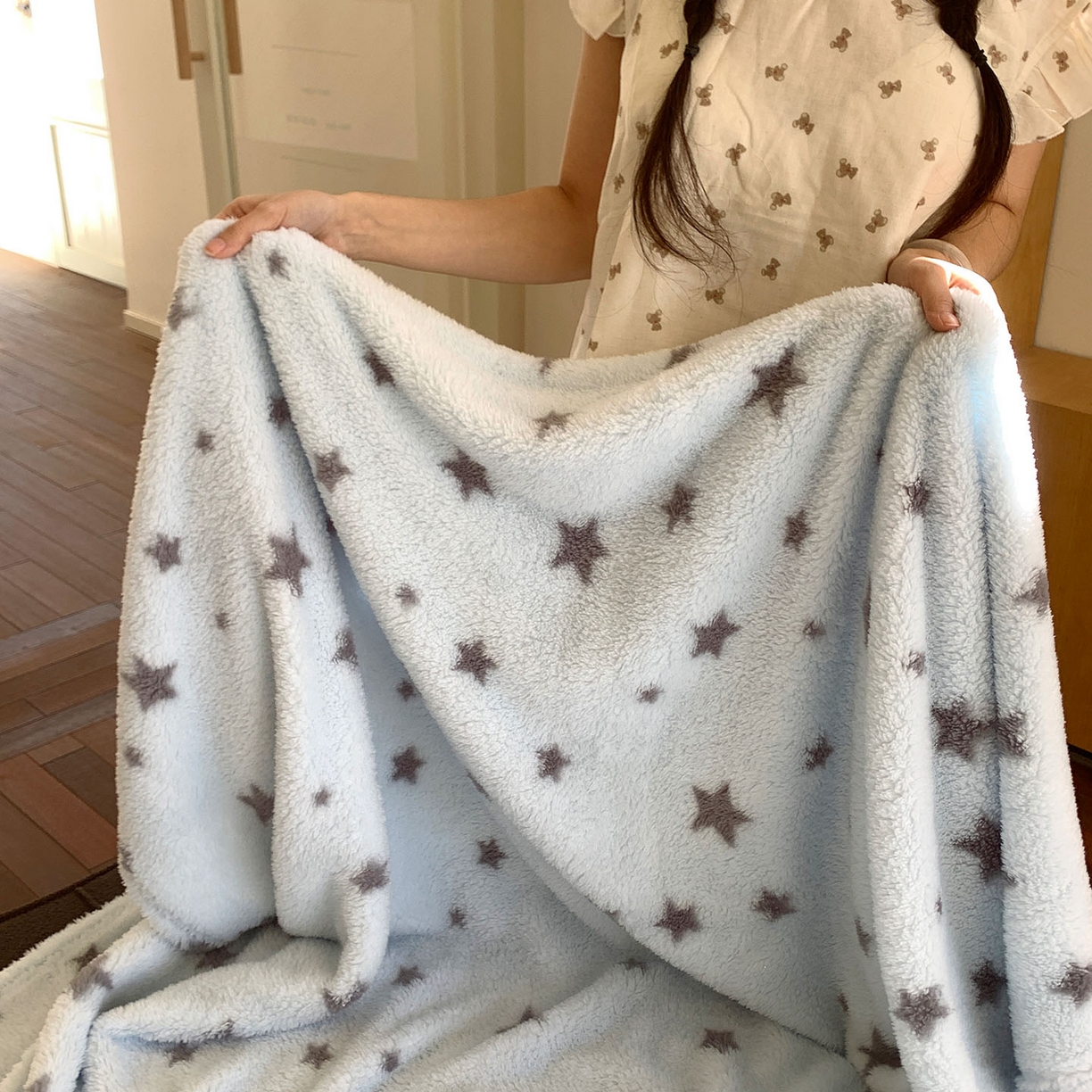 91家纺网 家纺一手货源 找家纺 桃喜 2025新款亲肤舒适摇粒绒毛毯 海盐星星