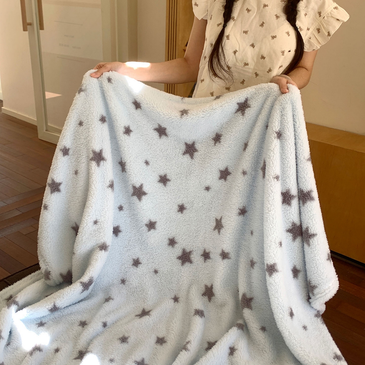 91家纺网 家纺一手货源 找家纺 桃喜 2025新款亲肤舒适摇粒绒毛毯 海盐星星