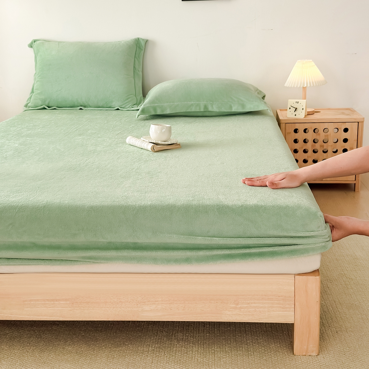 91家纺网 家纺一手货源 找家纺 好阁家纺 支持定制2025新款200G牛奶绒纯色床笠 艾绿