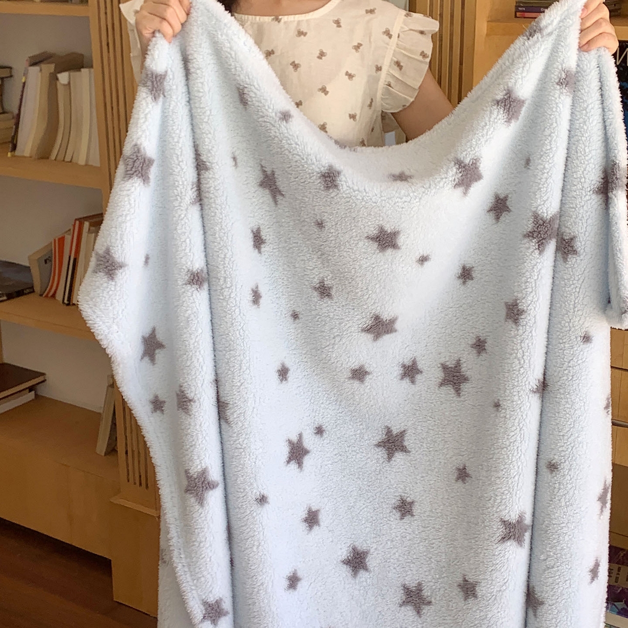 91家纺网 家纺一手货源 找家纺 桃喜 2025新款亲肤舒适摇粒绒毛毯 海盐星星