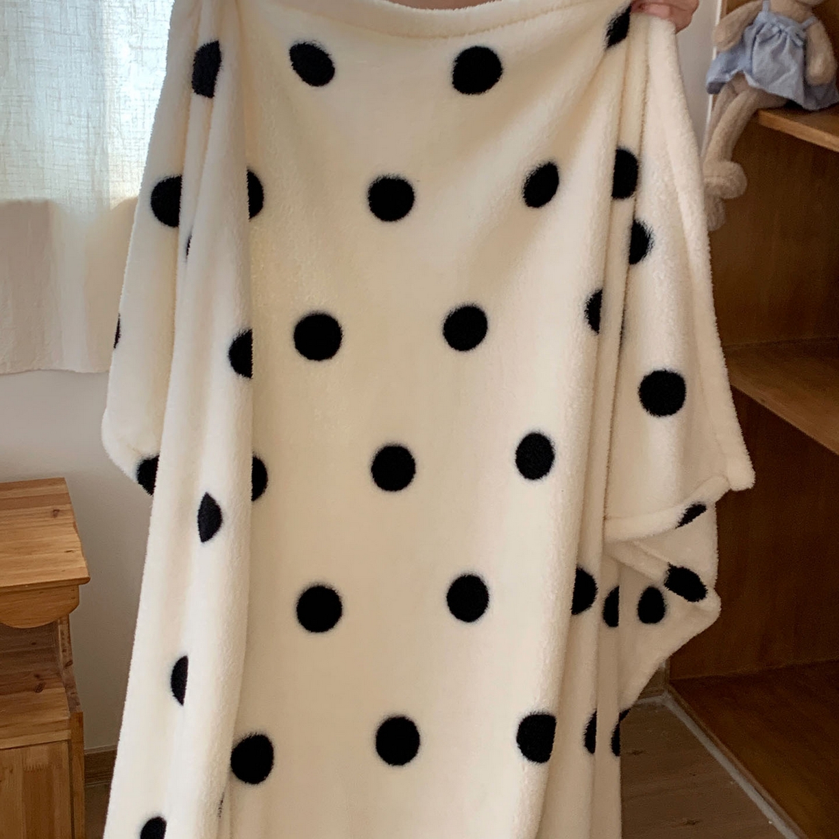 91家纺网 家纺一手货源 找家纺 桃喜 2025新款亲肤舒适摇粒绒毛毯 黑白波点