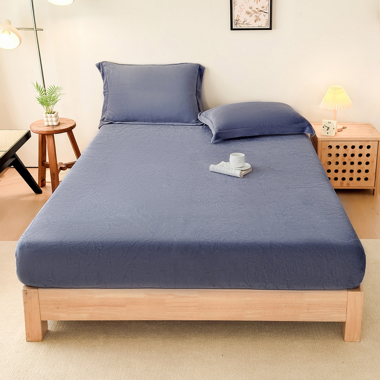 91家纺网 家纺一手货源 找家纺 好阁家纺 支持定制2025新款200G牛奶绒纯色床笠 藏蓝