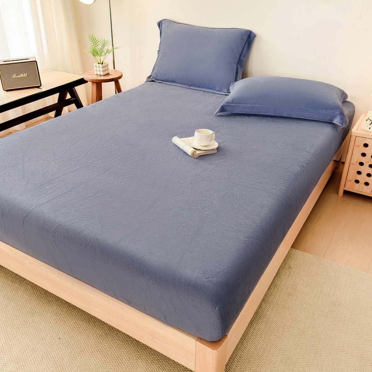 91家纺网 家纺一手货源 找家纺 好阁家纺 支持定制2025新款200G牛奶绒纯色床笠 藏蓝