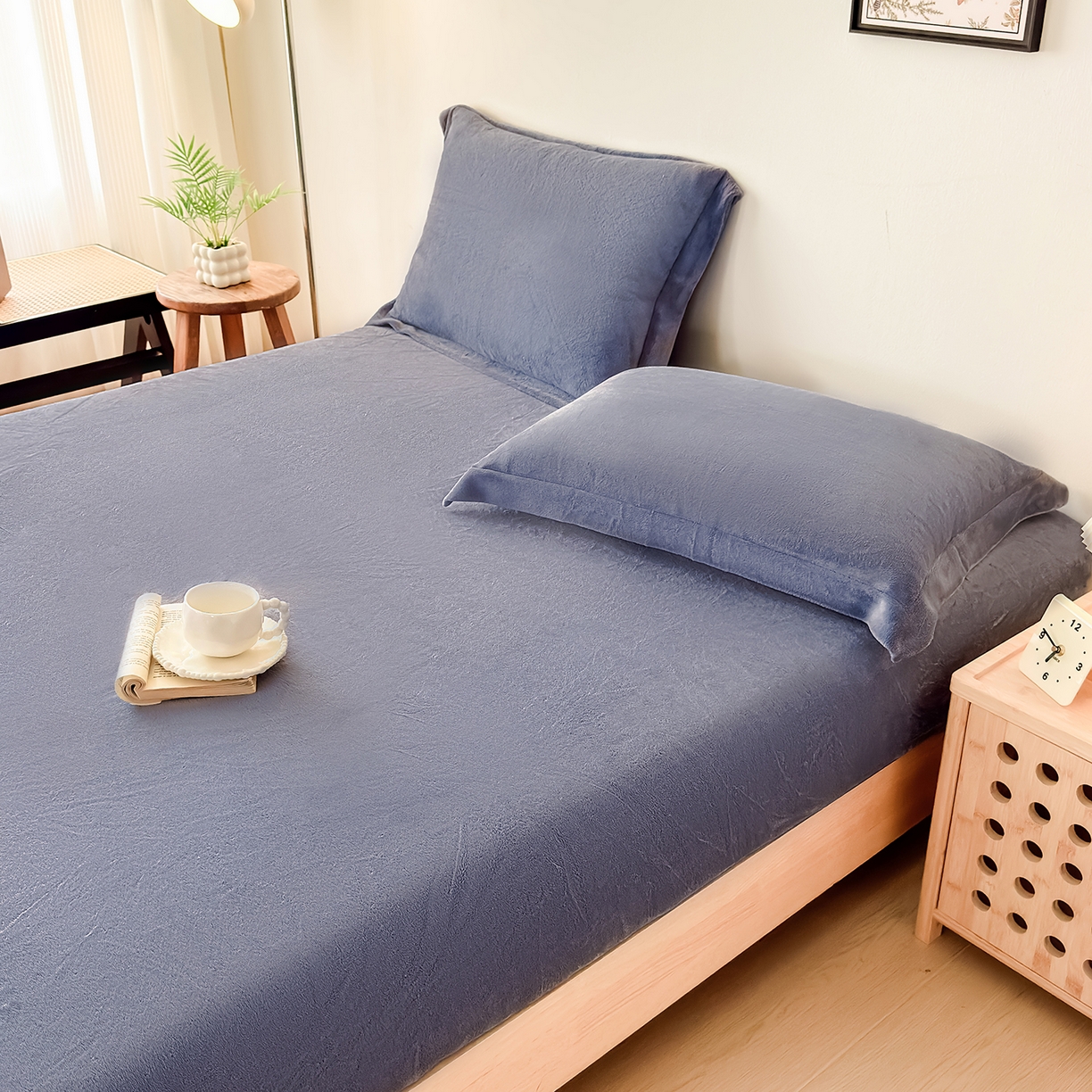 91家纺网 家纺一手货源 找家纺 好阁家纺 支持定制2025新款200G牛奶绒纯色床笠 藏蓝