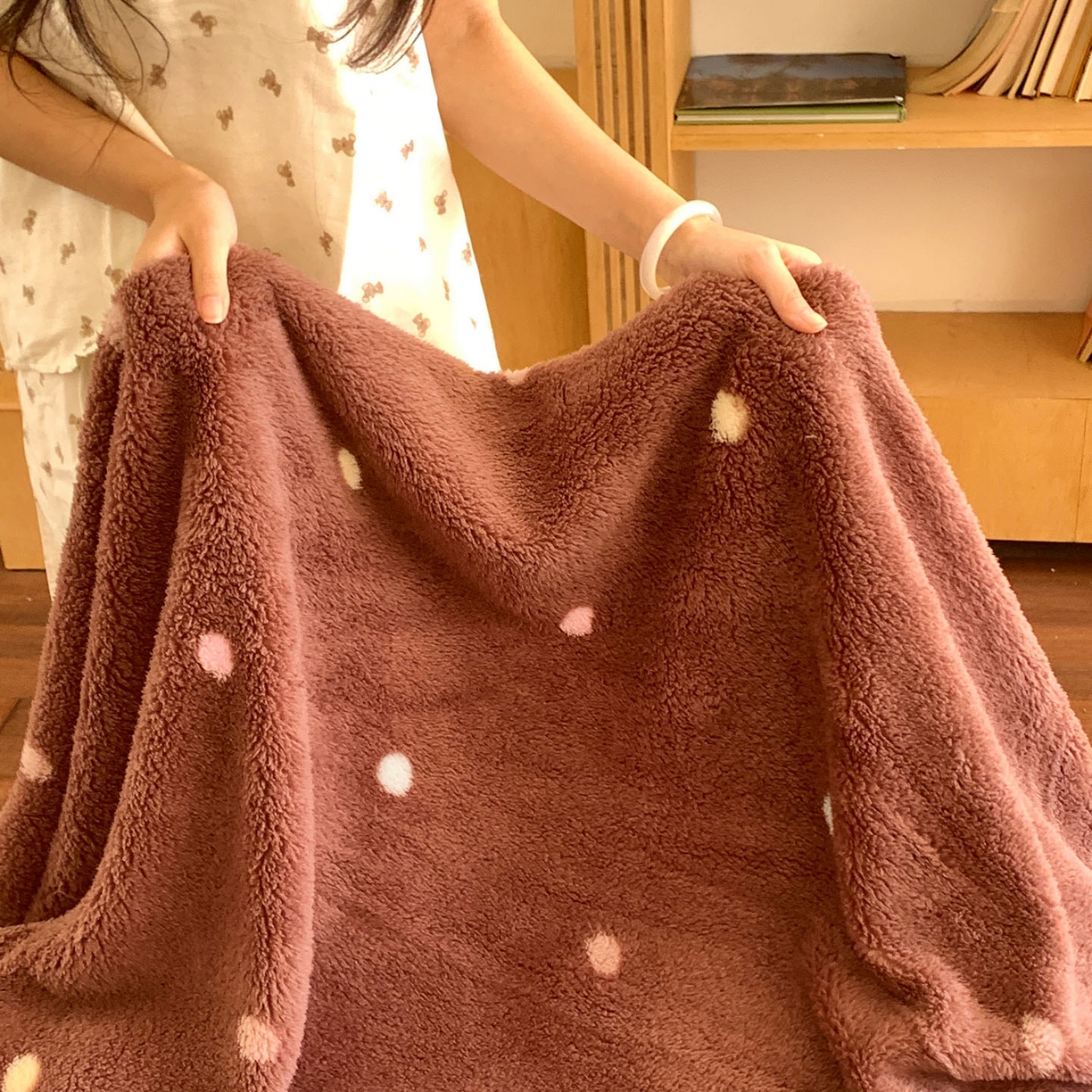 91家纺网 家纺一手货源 找家纺 桃喜 2025新款亲肤舒适摇粒绒毛毯 香草波点