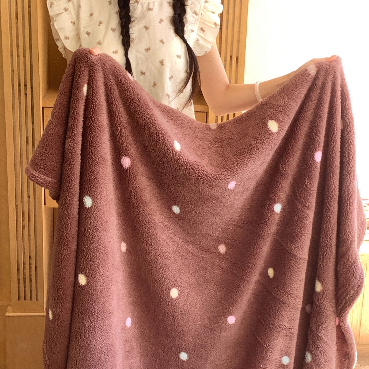 91家纺网 家纺一手货源 找家纺 桃喜 2025新款亲肤舒适摇粒绒毛毯 香草波点